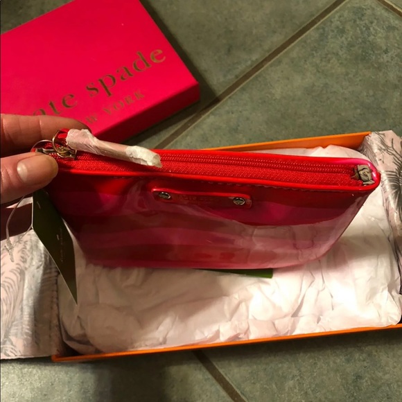 NWT, Kate Spade wristlet, clutch. Comes in box - Picture 3 of 8
